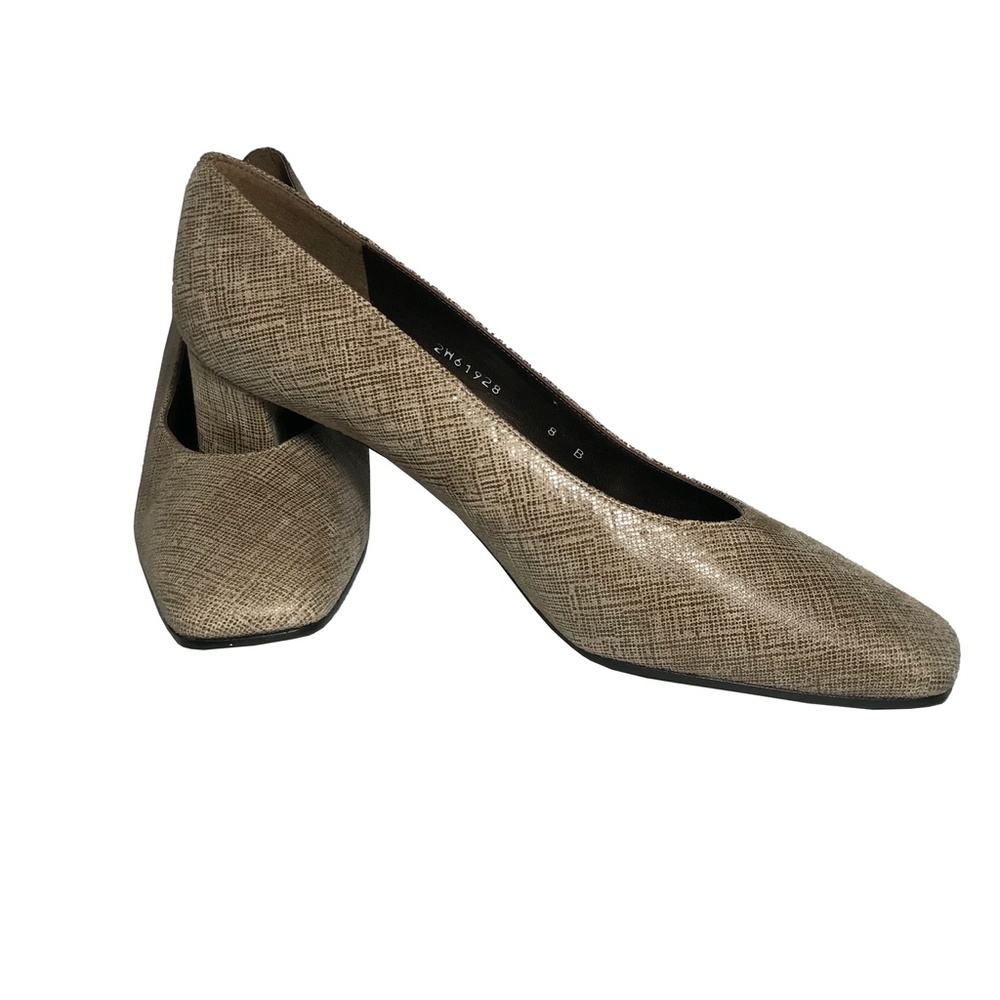 Excellent Condition Stuart Weitzman Taupe 8b - image 6